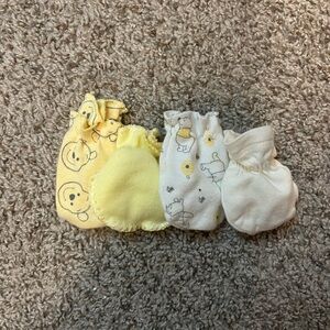 Winnie the Pooh Baby Mittens Set